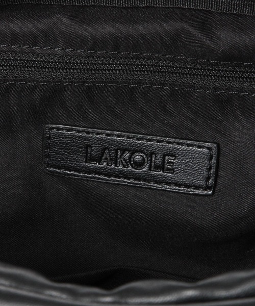 LAKOLE（ラコレ）の「パデットフラップショルダーバッグ / 1057280（ショルダーバッグ・メンズ・ブラック/チャコール・FREE）」の6枚目の写真