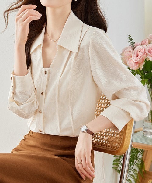AMAJI(アマジ)の「ドレープ ルーズ長袖シャツ(シャツ/ブラウス・レディース・ベージュ・MEDIUM/LARGE/X-LARGE/SMALL)」の2枚目の写真