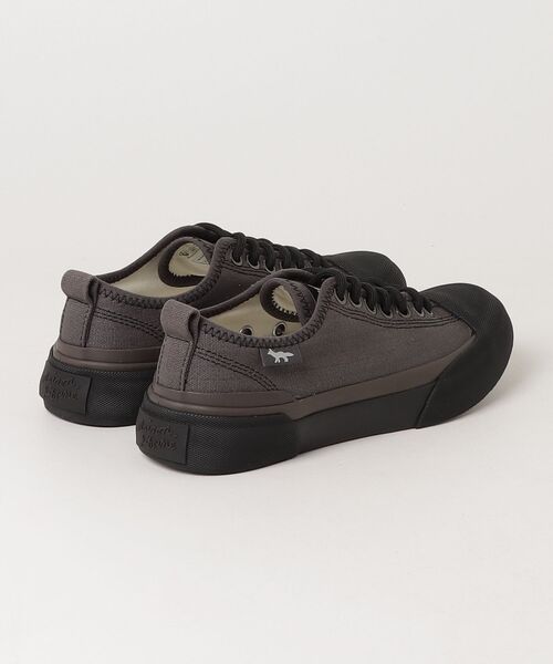 Maison Kitsune(メゾンキツネ)の「CANVAS SNEAKERS(スニーカー・メンズ・ブラック・44/43/42/41/40/39/38/37/36)」の2枚目の写真