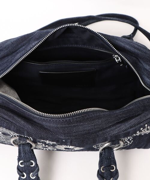 Desigual(デシグアル)の「Embroidered Skull Denim Handbag / エンブロイダード スカル デニムハンドバッグ(ハンドバッグ・レディース・ブルー・FREE)」の6枚目の写真