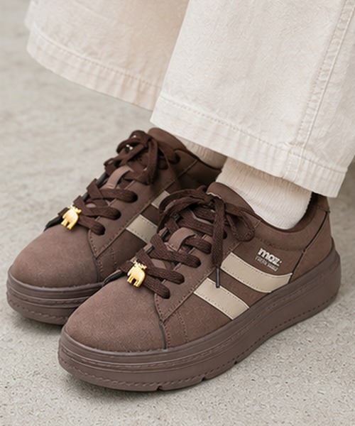 moz(モズ)の「【moz SWEDEN LAGOM】モズ エルクチャーム 厚底コートスニーカー(スニーカー・レディース・ブラック/ブラウン系その他/ホワイト×ブルー・M/S/LL/L)」の3枚目の写真