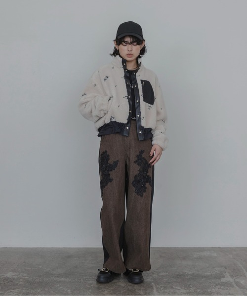 Eimee Law(エイミーロウ)の「ビーズエンブロイダリーデニムパンツ(デニムパンツ・レディース・ブルー/ブラウン/ブラック・MEDIUM)」の14枚目の写真
