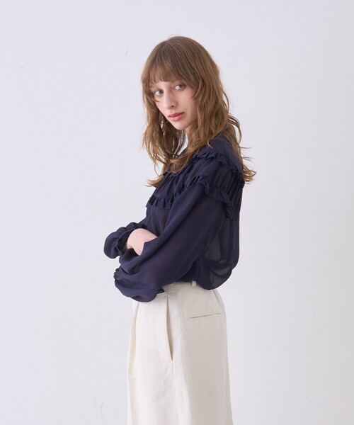 DESIGNWORKS(デザインワークス)の「ジョーゼットシアーフリルブラウス(シャツ/ブラウス・レディース・ネイビー/アイボリー・38)」の6枚目の写真