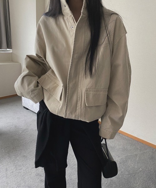 LOENNE(ロエヌ)の「Stand Collar Pocket Jacket / スタンドカラーポケットジャケット(Tシャツ/カットソー・レディース・ベージュ/カーキ・FREE)」の3枚目の写真