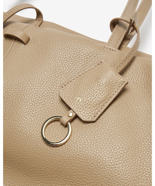 DoCLASSE（ ドゥクラッセ）の「本革エアーレクタングルトート／シュリンク（トートバッグ・レディース・ベージュ/ブラック/ボルドー・F）」の9枚目の写真