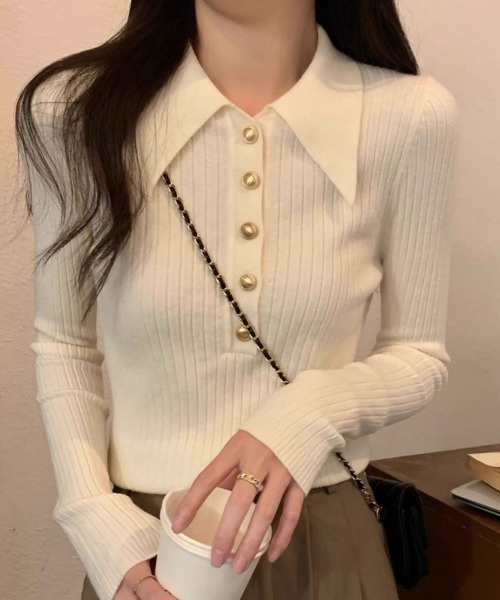 Beststore(ベストストア)の「大襟×金ボタンで上品に パワショル風 リブニット長袖ポロ(ニット/セーター・レディース・ホワイト/ブラック/ベージュ/アイボリー・FREE)」の1枚目の写真
