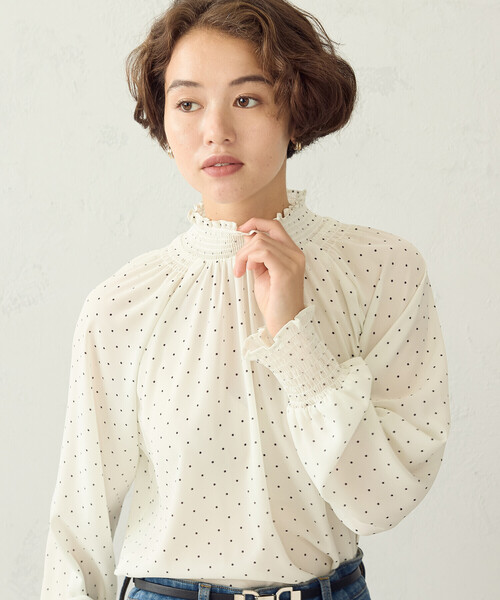 COMME CA ISM(コムサイズム)の「シャーリング ブラウス(シャツ/ブラウス・レディース・ブラック×ホワイト/ホワイト×ブラック/ネイビー/オフホワイト・L/M)」の2枚目の写真