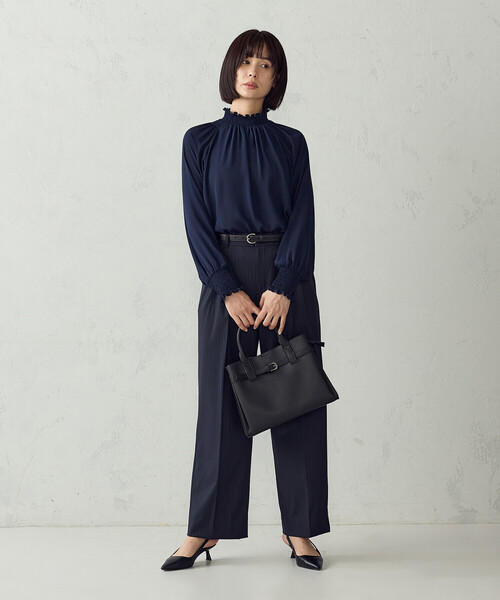 COMME CA ISM(コムサイズム)の「シャーリング ブラウス(シャツ/ブラウス・レディース・ブラック×ホワイト/ホワイト×ブラック/ネイビー/オフホワイト・L/M)」の15枚目の写真