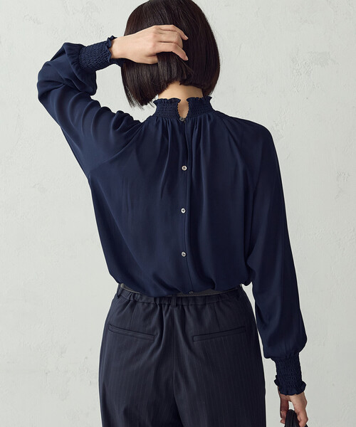 COMME CA ISM(コムサイズム)の「シャーリング ブラウス(シャツ/ブラウス・レディース・ブラック×ホワイト/ホワイト×ブラック/ネイビー/オフホワイト・L/M)」の19枚目の写真