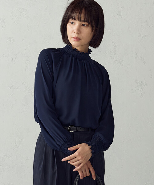COMME CA ISM(コムサイズム)の「シャーリング ブラウス(シャツ/ブラウス・レディース・ブラック×ホワイト/ホワイト×ブラック/ネイビー/オフホワイト・L/M)」の21枚目の写真