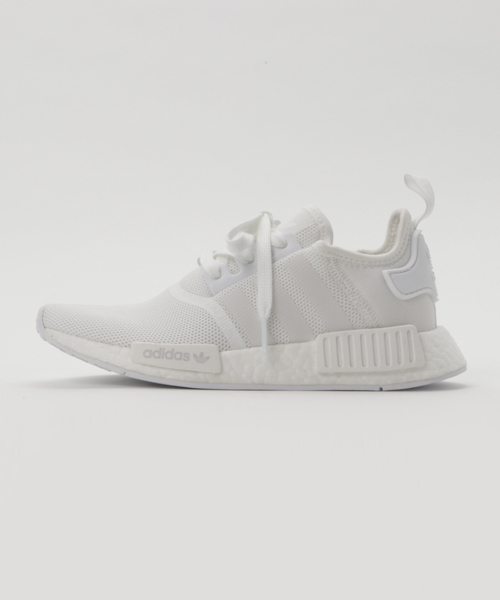 adidas Originals（アディダスオリジナルス）の「オリジナルス エヌ エムディー［NMD_R1]（スニーカー・メンズ・ホワイト・28.5cm/25.5cm/24.5cm/24.0cm/29.0cm/27.0cm/27.5cm/29.5cm/26.0cm/28.0cm/30.0cm/23.5cm/22.5cm/25.0cm/26.5cm/22.0cm/23.0cm）」の2枚目の写真