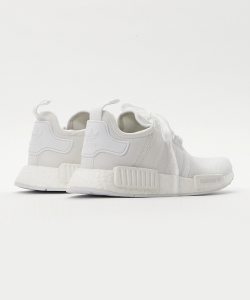 adidas Originals（アディダスオリジナルス）の「オリジナルス エヌ エムディー［NMD_R1]（スニーカー・メンズ・ホワイト・28.5cm/25.5cm/24.5cm/24.0cm/29.0cm/27.0cm/27.5cm/29.5cm/26.0cm/28.0cm/30.0cm/23.5cm/22.5cm/25.0cm/26.5cm/22.0cm/23.0cm）」の4枚目の写真