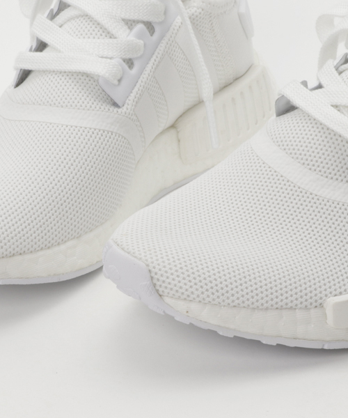 adidas Originals（アディダスオリジナルス）の「オリジナルス エヌ エムディー［NMD_R1]（スニーカー・メンズ・ホワイト・28.5cm/25.5cm/24.5cm/24.0cm/29.0cm/27.0cm/27.5cm/29.5cm/26.0cm/28.0cm/30.0cm/23.5cm/22.5cm/25.0cm/26.5cm/22.0cm/23.0cm）」の6枚目の写真