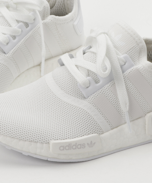 adidas Originals（アディダスオリジナルス）の「オリジナルス エヌ エムディー［NMD_R1]（スニーカー・メンズ・ホワイト・28.5cm/25.5cm/24.5cm/24.0cm/29.0cm/27.0cm/27.5cm/29.5cm/26.0cm/28.0cm/30.0cm/23.5cm/22.5cm/25.0cm/26.5cm/22.0cm/23.0cm）」の7枚目の写真