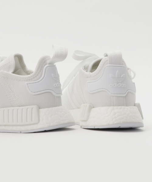 adidas Originals（アディダスオリジナルス）の「オリジナルス エヌ エムディー［NMD_R1]（スニーカー・メンズ・ホワイト・28.5cm/25.5cm/24.5cm/24.0cm/29.0cm/27.0cm/27.5cm/29.5cm/26.0cm/28.0cm/30.0cm/23.5cm/22.5cm/25.0cm/26.5cm/22.0cm/23.0cm）」の9枚目の写真