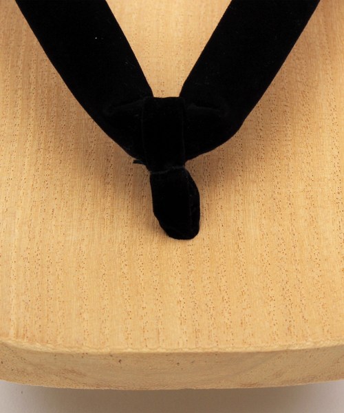 ８(eight)（エイト）の「本格派本桐下駄（和装小物・メンズ・ブラック・MEDIUM/LARGE/X-LARGE）」の4枚目の写真