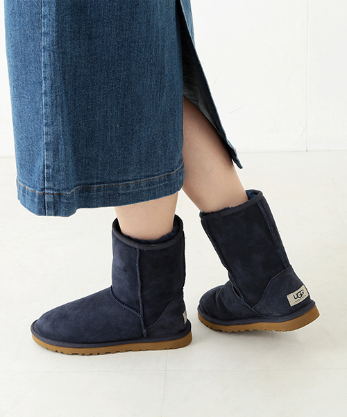 Ray BEAMS（レイビームス）の「UGG Australia / クラシックショート ブーツ（ブーツ・レディース・ブラック/ダークブラウン/ネイビー/ライトブラウン・7/5/8/6）」の4枚目の写真