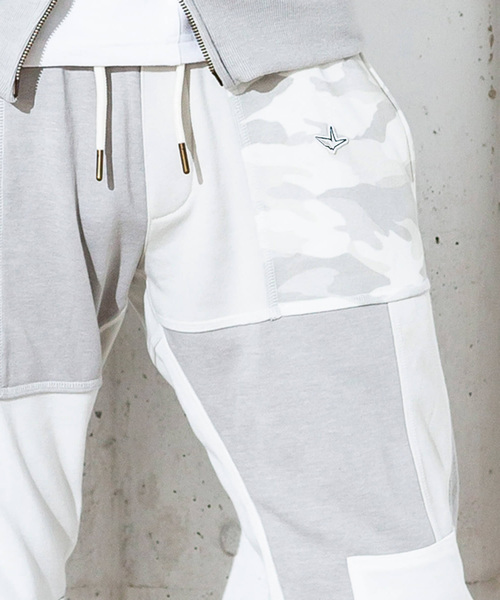 1piu1uguale3 RELAX（ウノピュウノウグァーレトレリラックス）の「1PIU1UGUALE3 RELAX(ウノピゥウノウグァーレトレ)カモパッチワークジョガーパンツ（デニムパンツ・メンズ・ホワイト/ブラック・SMALL/MEDIUM/LARGE/X-LARGE/XX-LARGE）」の8枚目の写真