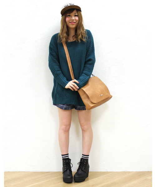 one after another NICE CLAUP(ワンアフターアナザーナイスクラップ)の「【ナイスクラップ】2WAYBAG(バックパック/リュック・レディース・ブラック/パープル/キャメル・FREE)」の2枚目の写真