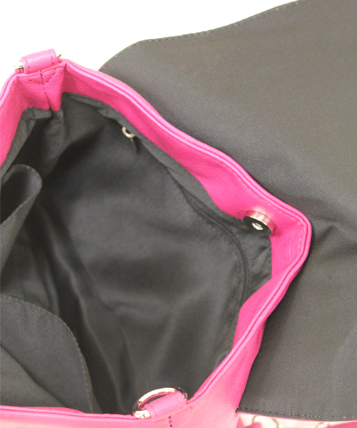 one after another NICE CLAUP(ワンアフターアナザーナイスクラップ)の「【ナイスクラップ】2WAYBAG(バックパック/リュック・レディース・ブラック/パープル/キャメル・FREE)」の6枚目の写真