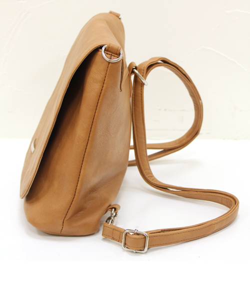 one after another NICE CLAUP(ワンアフターアナザーナイスクラップ)の「【ナイスクラップ】2WAYBAG(バックパック/リュック・レディース・ブラック/パープル/キャメル・FREE)」の11枚目の写真