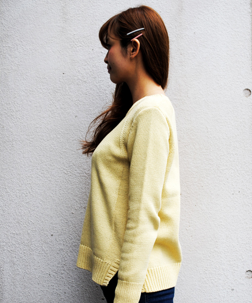 SILAS(サイラス)の「SLIT KNIT PULLOVER(ニット/セーター・レディース・イエロー/ネイビー・ONE SIZE)」の4枚目の写真