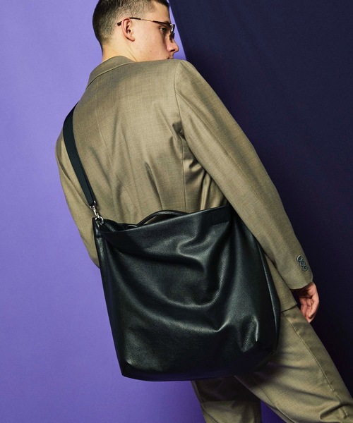 MAISON SPECIAL(メゾンスペシャル)の「《ユニセックスアイテム》カウレザー2WAYショルダーバッグ 【MAISON SPECIAL/メゾンスペシャル】(ショルダーバッグ・メンズ・ブラック・FREE)」の8枚目の写真