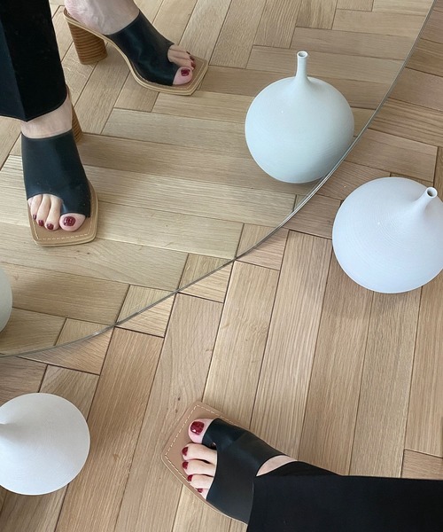 chuclla（チュクラ）の「【chuclla】Triangle-heel thongs sandal sb-6 chs70（サンダル・レディース・ブラック/ベージュ/アイボリー・40/38/39/36/37）」の8枚目の写真