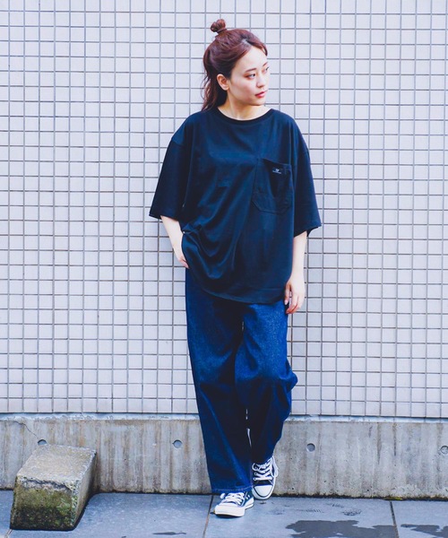 LB/S (エルビーエス)の「【C-17】ポケット付ビッグシルエットTシャツ ワンポイント 裾ラウンド型(Tシャツ/カットソー・レディース・ホワイト/ブラック/パープル/グレー・MEDIUM/LARGE)」の9枚目の写真