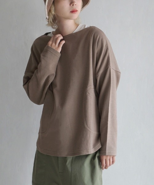 zootie(ズーティー)の「ふっくらカットソー ポケット付き ワイドプルオーバー(Tシャツ/カットソー・レディース・オフホワイト/チャコール/ブラック/ライトブルー/スモークピンク/マスタード/グリーン系その他/グリーン/ベージュ/ライム/ライトグレー/ホワイト/ネイビー/グレイッシュブルー/モカ/ラベンダー/オレンジ/ブラウン系その他/イエロー系その他/ワインレッド・フリー)」の7枚目の写真