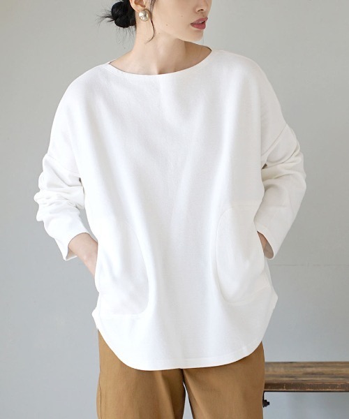 zootie(ズーティー)の「ふっくらカットソー ポケット付き ワイドプルオーバー(Tシャツ/カットソー・レディース・オフホワイト/チャコール/ブラック/ライトブルー/スモークピンク/マスタード/グリーン系その他/グリーン/ベージュ/ライム/ライトグレー/ホワイト/ネイビー/グレイッシュブルー/モカ/ラベンダー/オレンジ/ブラウン系その他/イエロー系その他/ワインレッド・フリー)」の2枚目の写真