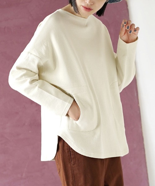 zootie(ズーティー)の「ふっくらカットソー ポケット付き ワイドプルオーバー(Tシャツ/カットソー・レディース・オフホワイト/チャコール/ブラック/ライトブルー/スモークピンク/マスタード/グリーン系その他/グリーン/ベージュ/ライム/ライトグレー/ホワイト/ネイビー/グレイッシュブルー/モカ/ラベンダー/オレンジ/ブラウン系その他/イエロー系その他/ワインレッド・フリー)」の3枚目の写真