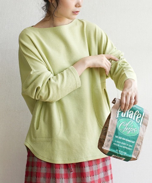 zootie(ズーティー)の「ふっくらカットソー ポケット付き ワイドプルオーバー(Tシャツ/カットソー・レディース・オフホワイト/チャコール/ブラック/ライトブルー/スモークピンク/マスタード/グリーン系その他/グリーン/ベージュ/ライム/ライトグレー/ホワイト/ネイビー/グレイッシュブルー/モカ/ラベンダー/オレンジ/ブラウン系その他/イエロー系その他/ワインレッド・フリー)」の9枚目の写真