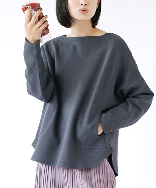 zootie(ズーティー)の「ふっくらカットソー ポケット付き ワイドプルオーバー(Tシャツ/カットソー・レディース・オフホワイト/チャコール/ブラック/ライトブルー/スモークピンク/マスタード/グリーン系その他/グリーン/ベージュ/ライム/ライトグレー/ホワイト/ネイビー/グレイッシュブルー/モカ/ラベンダー/オレンジ/ブラウン系その他/イエロー系その他/ワインレッド・フリー)」の5枚目の写真