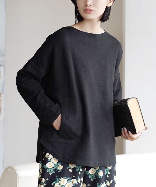 zootie(ズーティー)の「ふっくらカットソー ポケット付き ワイドプルオーバー(Tシャツ/カットソー・レディース・オフホワイト/チャコール/ブラック/ライトブルー/スモークピンク/マスタード/グリーン系その他/グリーン/ベージュ/ライム/ライトグレー/ホワイト/ネイビー/グレイッシュブルー/モカ/ラベンダー/オレンジ/ブラウン系その他/イエロー系その他/ワインレッド・フリー)」の1枚目の写真