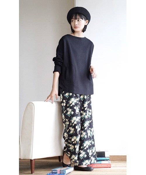 zootie(ズーティー)の「ふっくらカットソー ポケット付き ワイドプルオーバー(Tシャツ/カットソー・レディース・オフホワイト/チャコール/ブラック/ライトブルー/スモークピンク/マスタード/グリーン系その他/グリーン/ベージュ/ライム/ライトグレー/ホワイト/ネイビー/グレイッシュブルー/モカ/ラベンダー/オレンジ/ブラウン系その他/イエロー系その他/ワインレッド・フリー)」の22枚目の写真