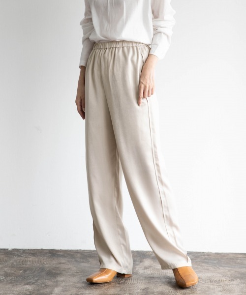 LOWRYS FARM（ローリーズファーム）の「ｒｅｌａｘパウダーサテンパンツ　918298（その他パンツ・レディース・グリーン/ブルー/アイボリー/ブラウン/ゼブラ・FREE）」の2枚目の写真