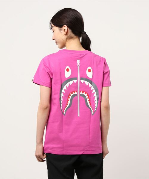 正規品‼️‼️A BATHING APE シャークデザイン Tシャツ ピンク A BATHING APE（アベイシングエイプ）の「GLOW IN THE DARK WGM