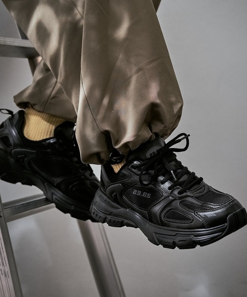 23.65(イーシプサムチョンユクオ)の「【23.65/イーシプサムチョンユクオ】PIPER スニーカー(スニーカー・メンズ・ブラック/ホワイト・23cm/25cm/26cm/24cm/28cm/27cm)」の5枚目の写真