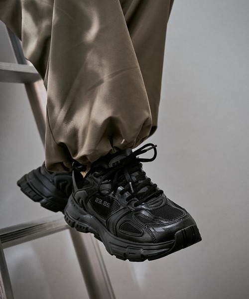 23.65(イーシプサムチョンユクオ)の「【23.65/イーシプサムチョンユクオ】PIPER スニーカー(スニーカー・メンズ・ブラック/ホワイト・23cm/25cm/26cm/24cm/28cm/27cm)」の6枚目の写真