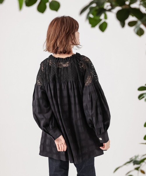 RIVE DROITE（リヴドロワ）の「女性らしく着映える　レース切替ドロストスモックブラウス（シャツ/ブラウス・レディース・オフホワイト/ブラック・FREE）」の15枚目の写真