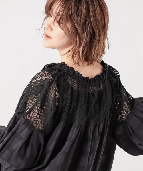 RIVE DROITE（リヴドロワ）の「女性らしく着映える　レース切替ドロストスモックブラウス（シャツ/ブラウス・レディース・オフホワイト/ブラック・FREE）」の9枚目の写真