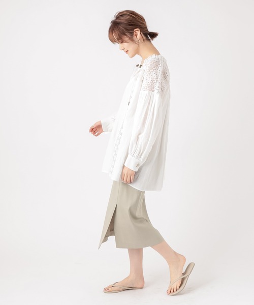 RIVE DROITE（リヴドロワ）の「女性らしく着映える　レース切替ドロストスモックブラウス（シャツ/ブラウス・レディース・オフホワイト/ブラック・FREE）」の7枚目の写真