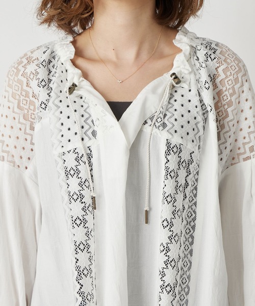 RIVE DROITE（リヴドロワ）の「女性らしく着映える　レース切替ドロストスモックブラウス（シャツ/ブラウス・レディース・オフホワイト/ブラック・FREE）」の20枚目の写真