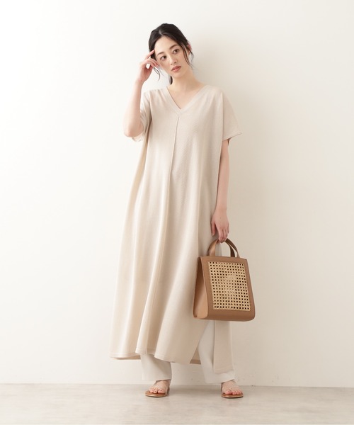 NATURAL BEAUTY BASIC（ナチュラルビューティーベーシック）の「シアーニットワンピース（ワンピース・レディース・ベージュ/ブラック/カーキ・MEDIUM）」の11枚目の写真