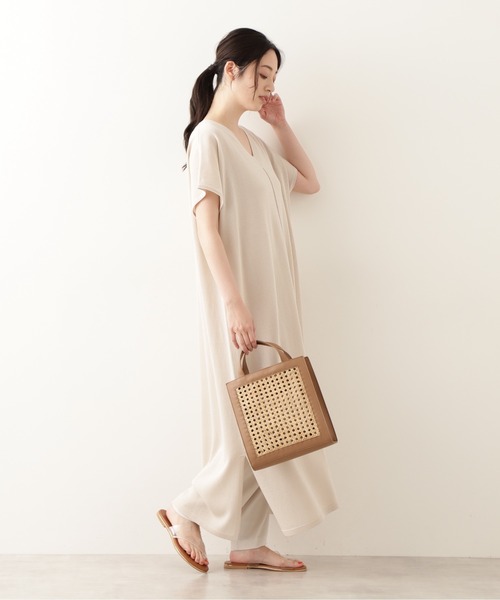 NATURAL BEAUTY BASIC（ナチュラルビューティーベーシック）の「シアーニットワンピース（ワンピース・レディース・ベージュ/ブラック/カーキ・MEDIUM）」の12枚目の写真