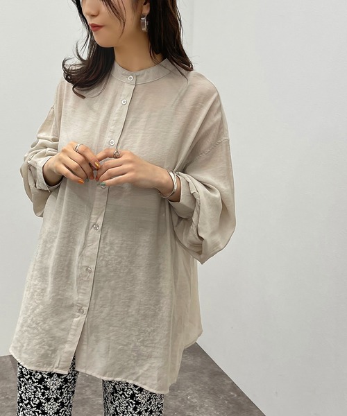 apres jour mignon（アプレジュールミニョン）の「シアー袖ボリュームバンドカラーシャツ【ZOZOTOWN限定アイテム】（シャツ/ブラウス・レディース・オフホワイト/パープル/ライトベージュ/グリーン系その他/アイボリー/ブラック/ダークグリーン/オレンジ/バイオレット・フリー/X-LARGE）」の5枚目の写真