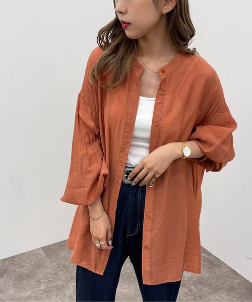 apres jour mignon（アプレジュールミニョン）の「シアー袖ボリュームバンドカラーシャツ【ZOZOTOWN限定アイテム】（シャツ/ブラウス・レディース・オフホワイト/パープル/ライトベージュ/グリーン系その他/アイボリー/ブラック/ダークグリーン/オレンジ/バイオレット・フリー/X-LARGE）」の9枚目の写真