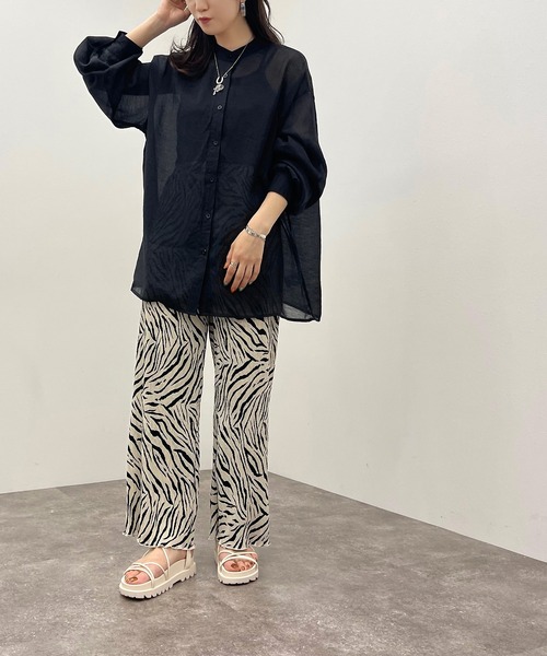 apres jour mignon（アプレジュールミニョン）の「シアー袖ボリュームバンドカラーシャツ【ZOZOTOWN限定アイテム】（シャツ/ブラウス・レディース・オフホワイト/パープル/ライトベージュ/グリーン系その他/アイボリー/ブラック/ダークグリーン/オレンジ/バイオレット・フリー/X-LARGE）」の11枚目の写真