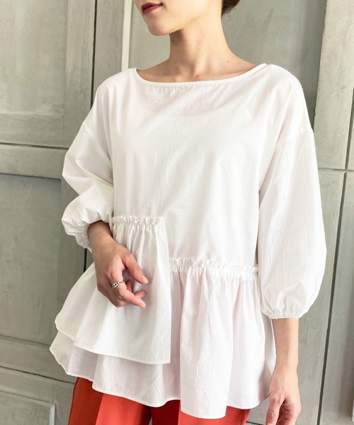 moment+（モーメントプラス）の「T/Cブロード アシメギャザーフリルブラウス（七分袖.ギャザープリーツ）（シャツ/ブラウス・レディース・ベージュ/オフホワイト/ブラック・M/L）」の4枚目の写真